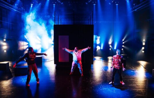 Teaterforesstillingen &laquo;Da vi var yngre&raquo;