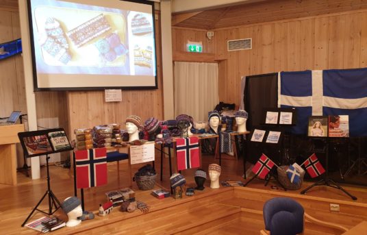 Strikkekafe til inntekt for innsamlingsaksjonen på Shetland 29 jan 2020 i OMM